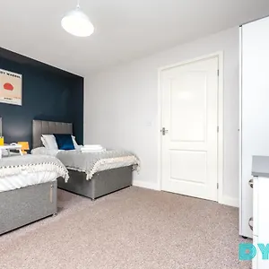 bayview-2-bed-serviced-apartment-with-parking-long-stay.cardiffhotelswales.com/