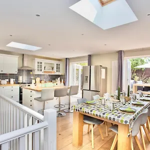  Holiday home Luxury - Hot Tub - Pool Table - Gym - Sauna - Cinema - Free Parking - Close To